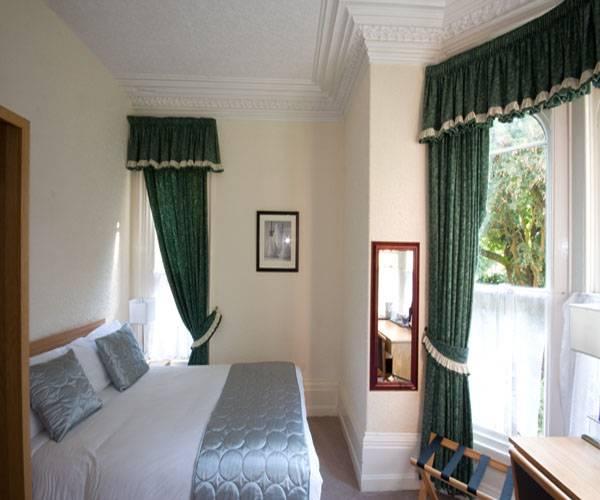 Cliff Lawn Hotel ลีดส์ ภายนอก รูปภาพ