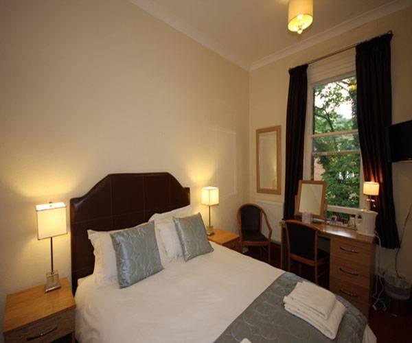 Cliff Lawn Hotel ลีดส์ ภายนอก รูปภาพ